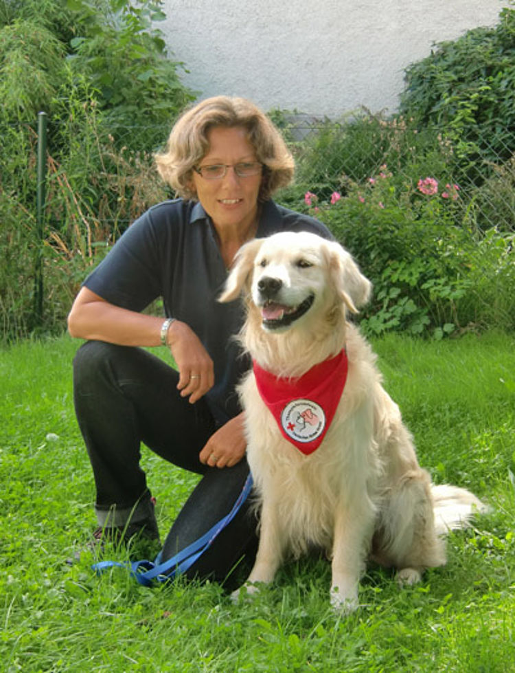 Heidi mit Therapiehund "Sören"
